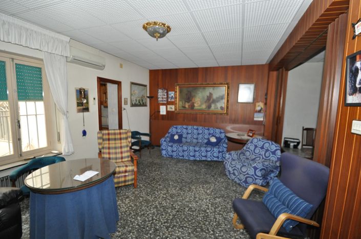 Image No.20-12 Bed Townhouse for sale