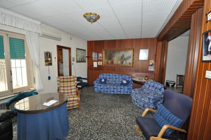 Image No.20-12 Bed Townhouse for sale
