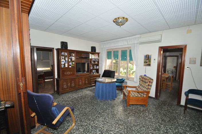 Image No.22-12 Bed Townhouse for sale