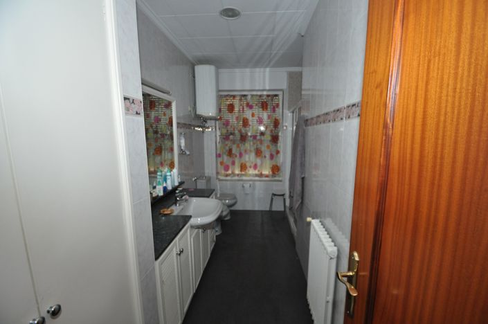Image No.23-12 Bed Townhouse for sale