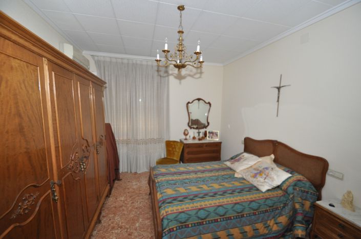 Image No.24-12 Bed Townhouse for sale
