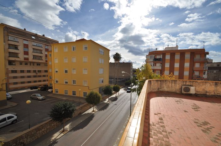 Image No.3-12 Bed Townhouse for sale