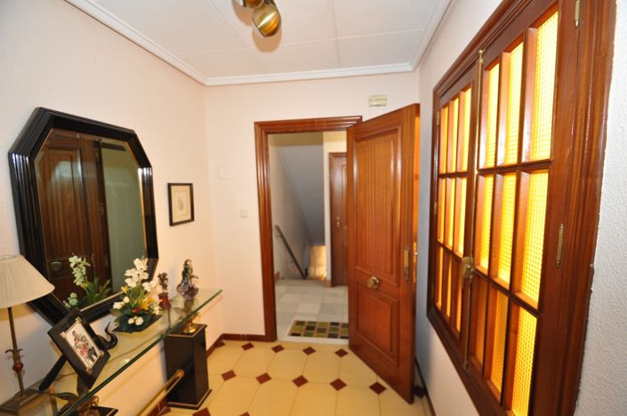 Image No.31-12 Bed Townhouse for sale