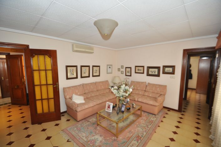 Image No.35-12 Bed Townhouse for sale