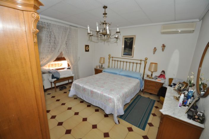 Image No.4-12 Bed Townhouse for sale