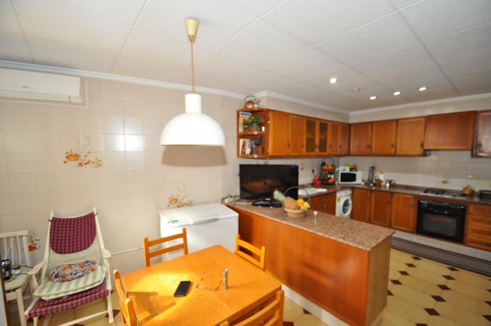 Image No.40-12 Bed Townhouse for sale