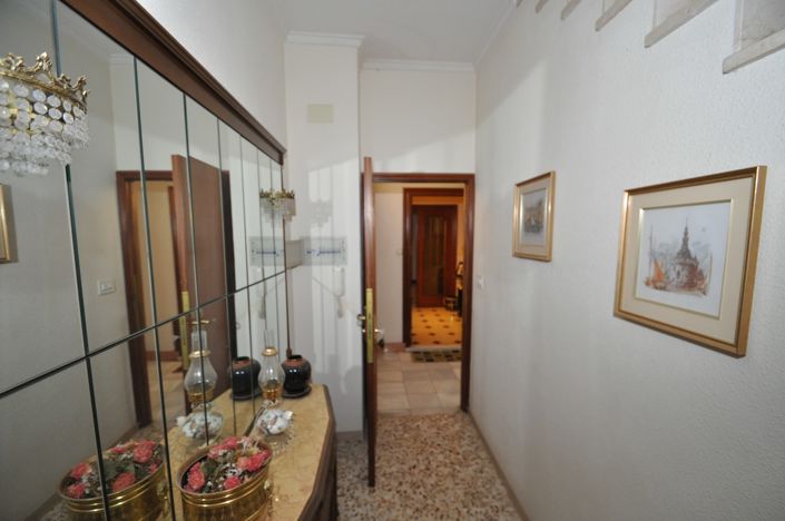 Image No.44-12 Bed Townhouse for sale