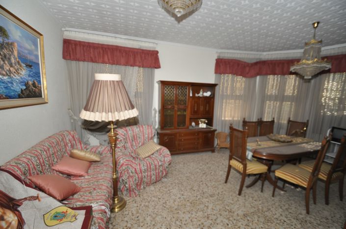 Image No.46-12 Bed Townhouse for sale