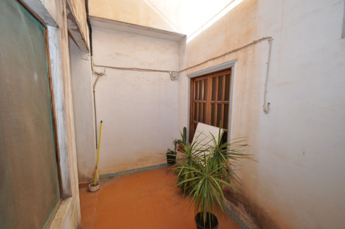 Image No.50-12 Bed Townhouse for sale