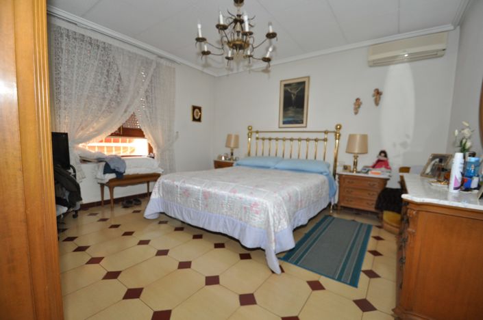 Image No.6-12 Bed Townhouse for sale