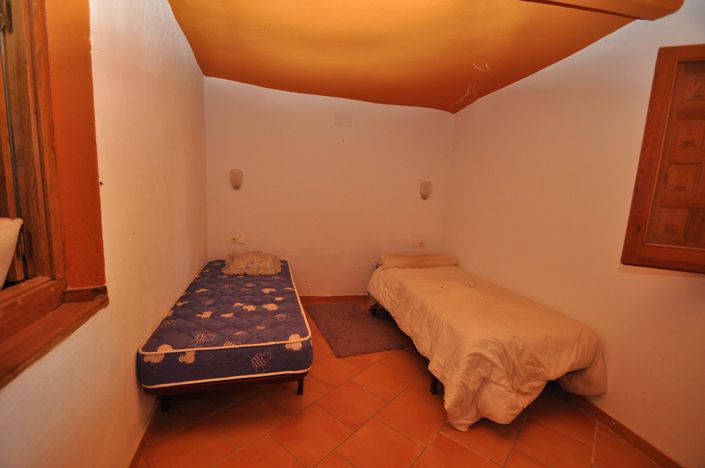 Image No.38-4 Bed House for sale