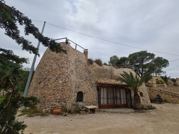 Image No.1-5 Bed House for sale