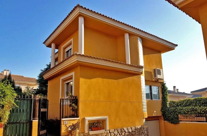 Image No.1-3 Bed Villa for sale