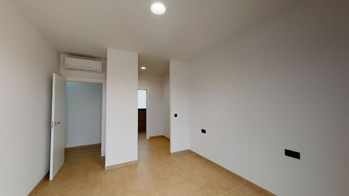 Image No.12-3 Bed Villa for sale