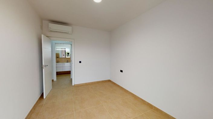 Image No.19-3 Bed Villa for sale