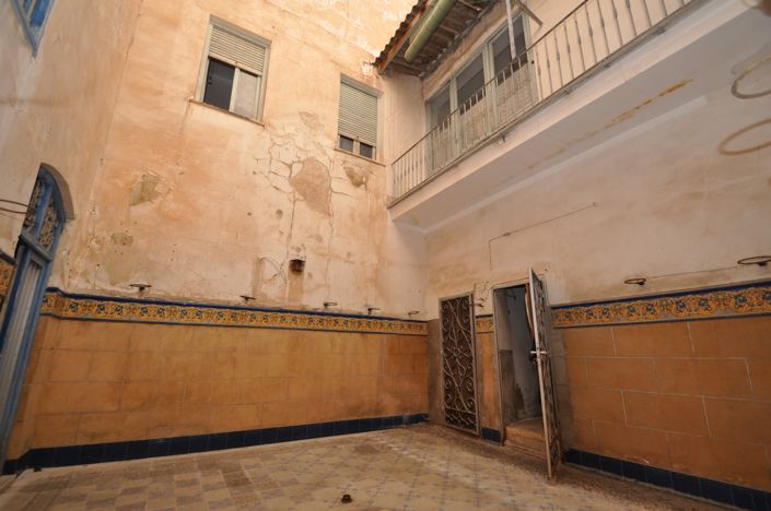 Image No.13-5 Bed Townhouse for sale