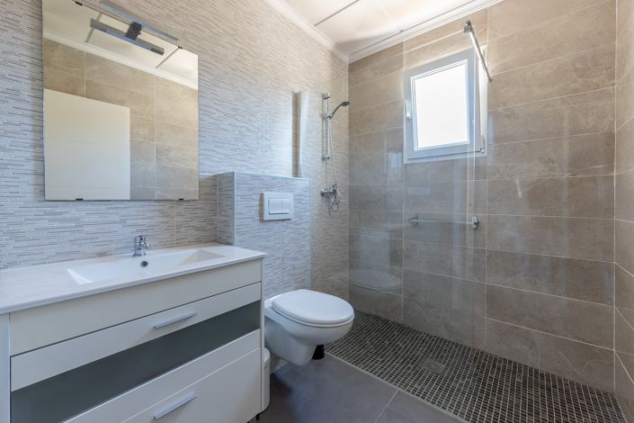 Image No.8-5 Bed Property for sale