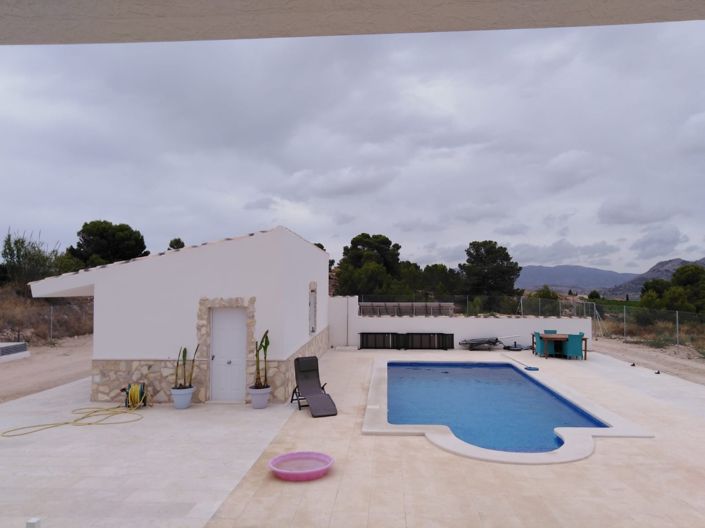 Image No.2-5 Bed Property for sale