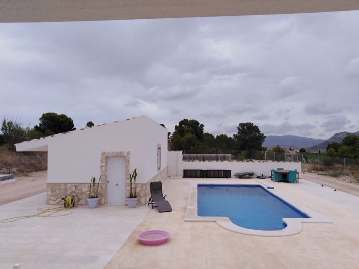 Image No.2-5 Bed Property for sale