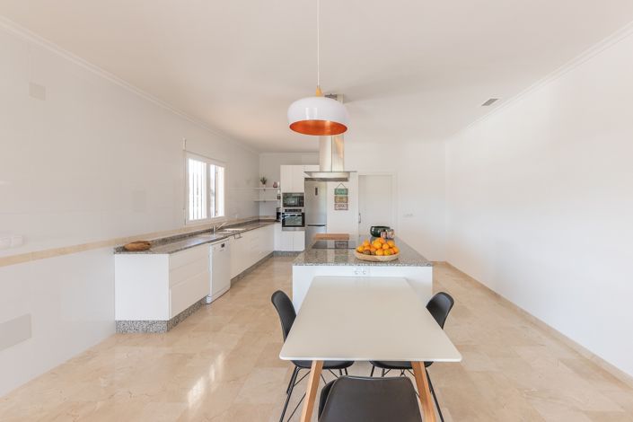 Image No.4-5 Bed Property for sale