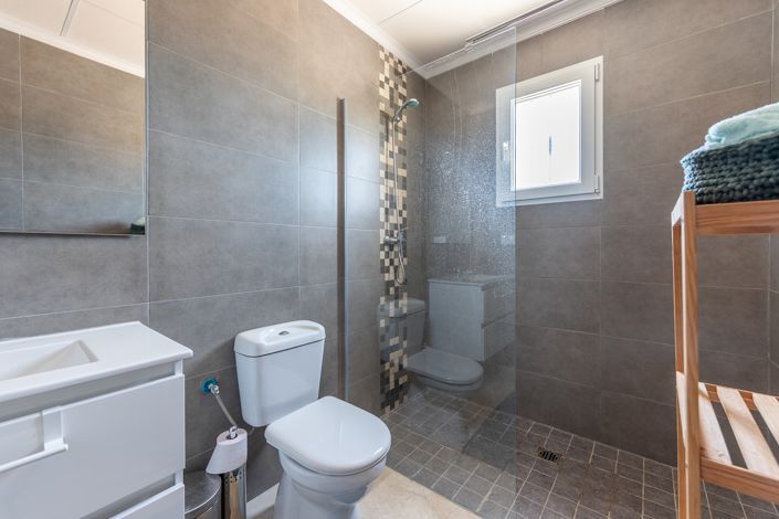 Image No.6-5 Bed Property for sale