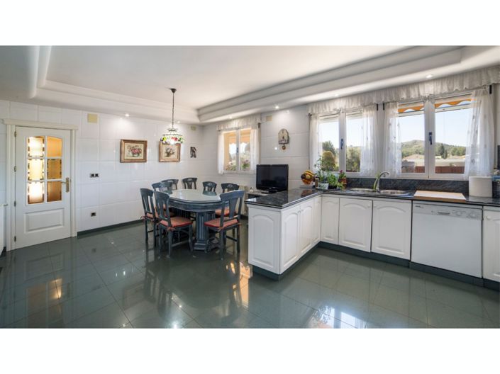 Image No.10-6 Bed Villa for sale