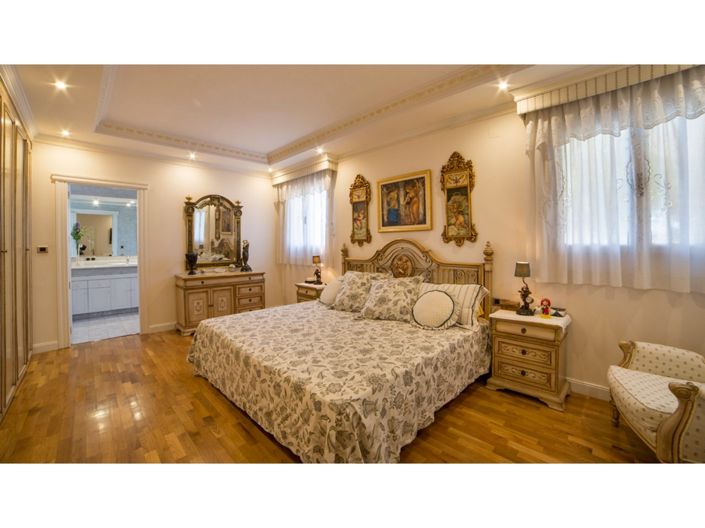 Image No.3-6 Bed Villa for sale