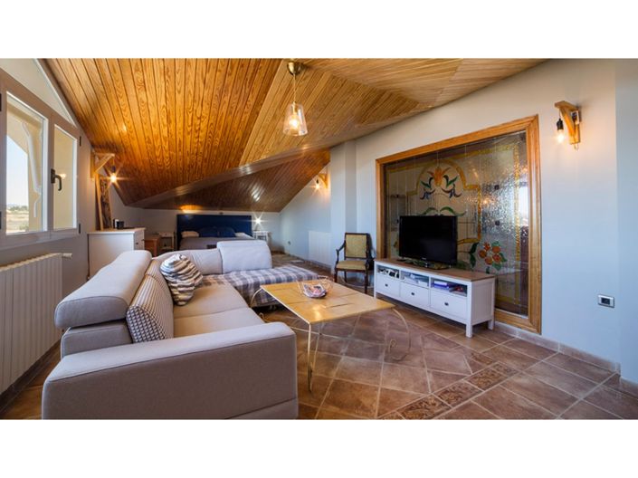 Image No.8-6 Bed Villa for sale