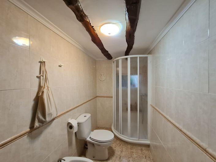 Image No.17-3 Bed Country House for sale