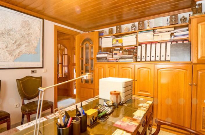 Image No.14-4 Bed Townhouse for sale