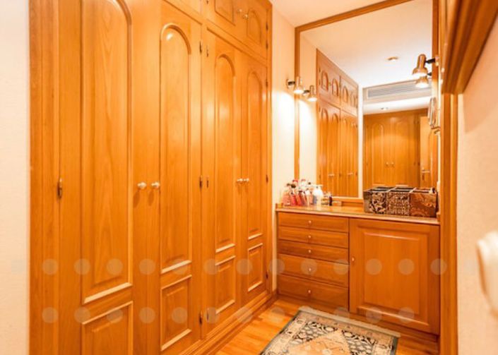 Image No.17-4 Bed Townhouse for sale