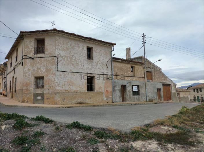 Image No.1-7 Bed Country House for sale