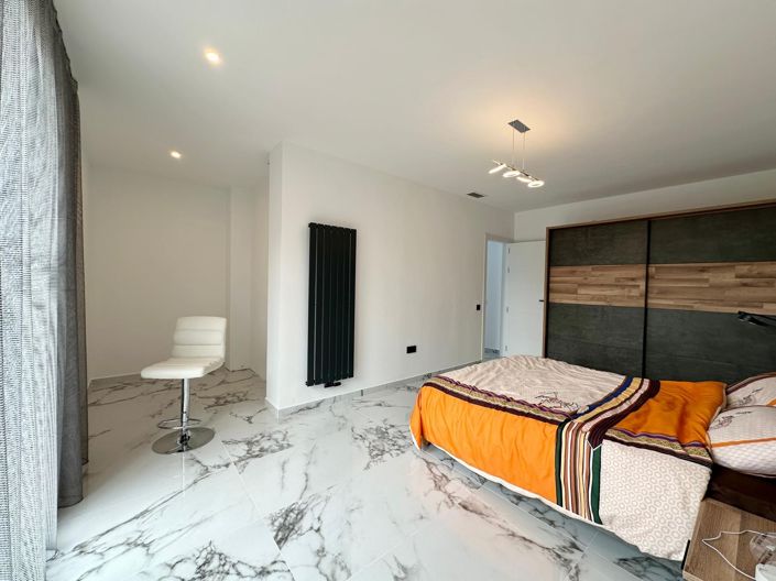 Image No.15-5 Bed Villa for sale