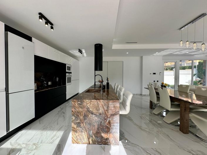 Image No.3-5 Bed Villa for sale