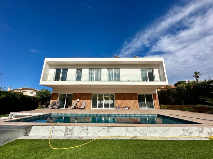 Image No.30-5 Bed Villa for sale