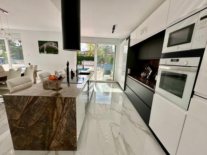 Image No.35-5 Bed Villa for sale