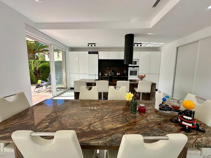 Image No.36-5 Bed Villa for sale