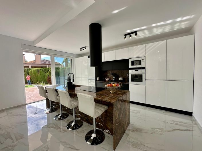 Image No.38-5 Bed Villa for sale