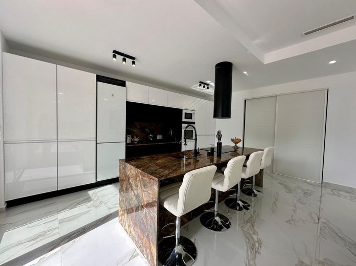 Image No.4-5 Bed Villa for sale