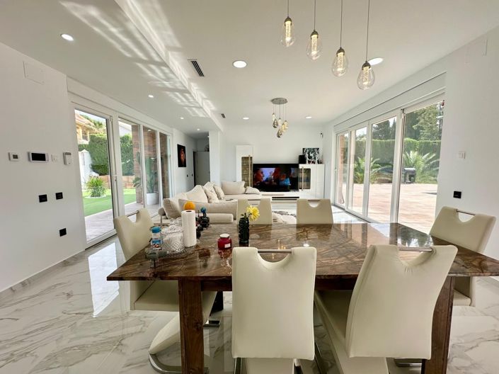 Image No.40-5 Bed Villa for sale