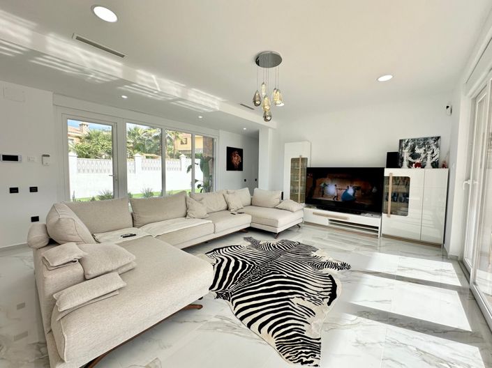 Image No.41-5 Bed Villa for sale