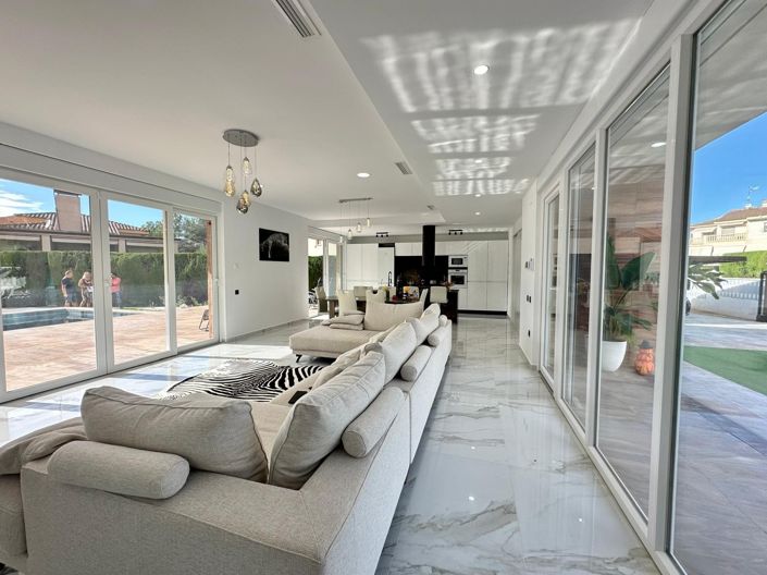 Image No.42-5 Bed Villa for sale