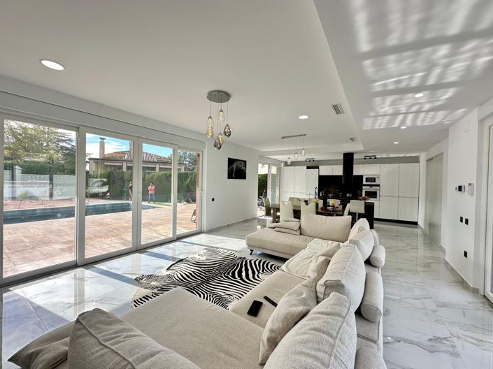 Image No.44-5 Bed Villa for sale