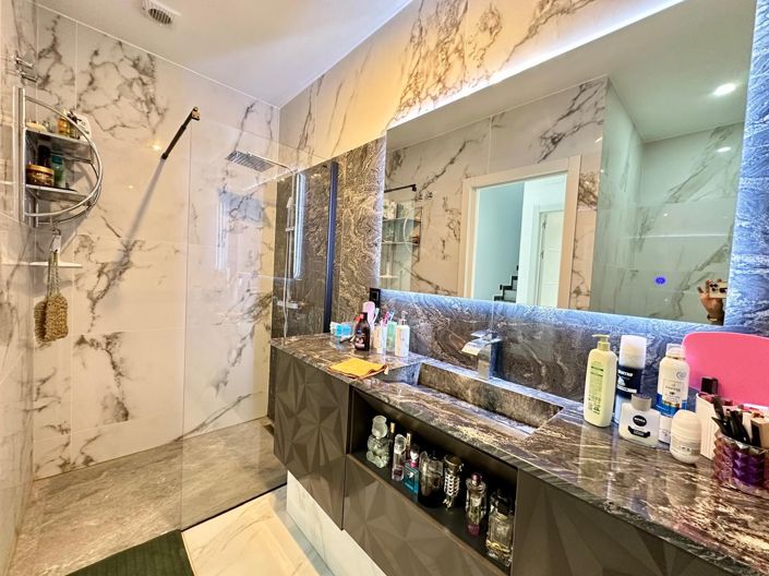 Image No.47-5 Bed Villa for sale