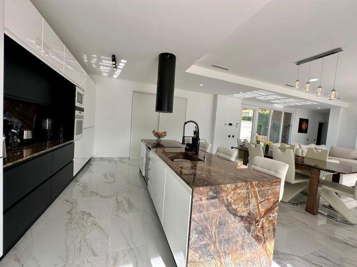 Image No.5-5 Bed Villa for sale