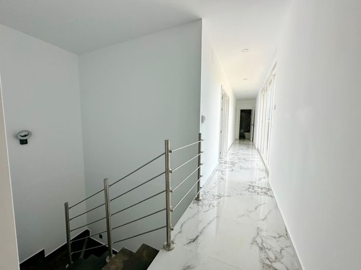 Image No.50-5 Bed Villa for sale