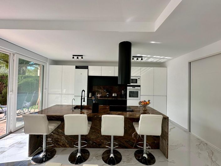 Image No.6-5 Bed Villa for sale