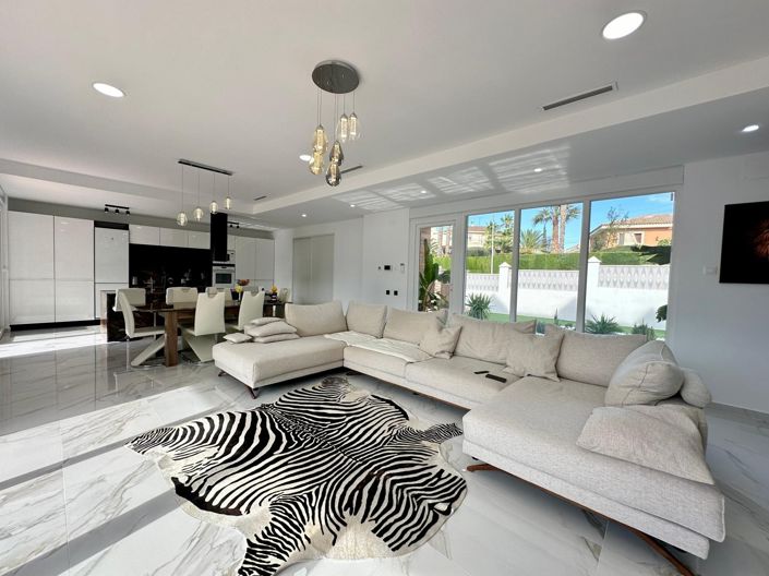 Image No.8-5 Bed Villa for sale