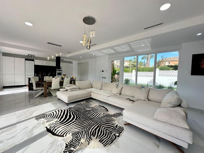 Image No.8-5 Bed Villa for sale