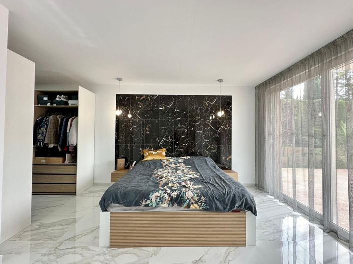 Image No.9-5 Bed Villa for sale